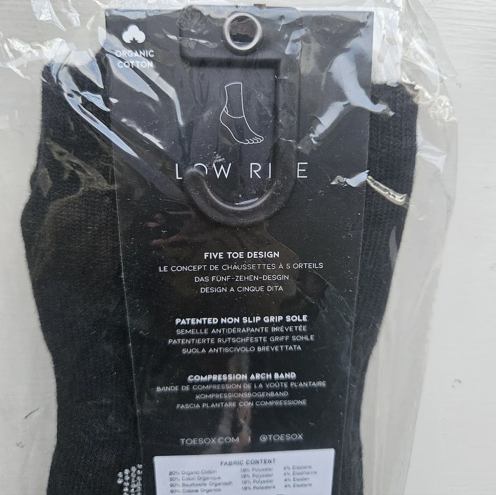 NWT ToeSox Club Pilates 100 Rhinestone Black Low Rise Grip Socks - Picture 6 of 8